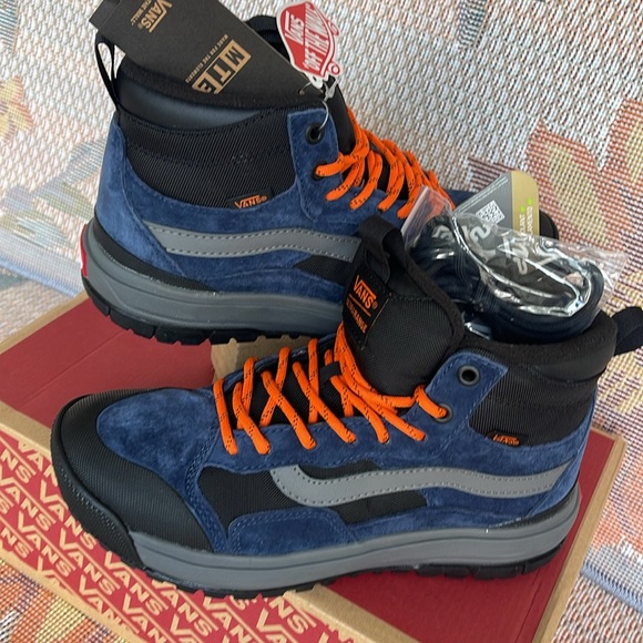 Vans Men’s Ultrarange Exo
Dress Blues/Black
VN0A5KS5LKV
Sneakers Hiking B… - Picture 11 of 16